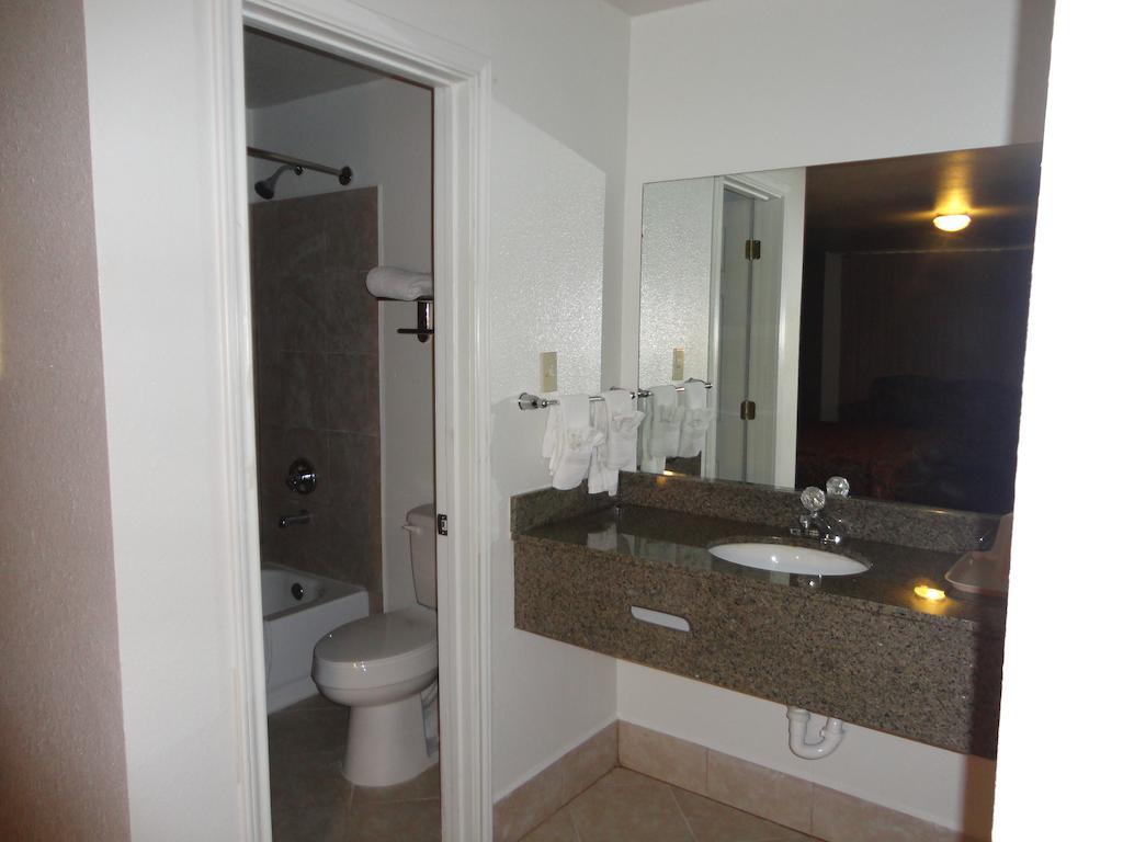 Garden Inn And Suites Silsbee חדר תמונה