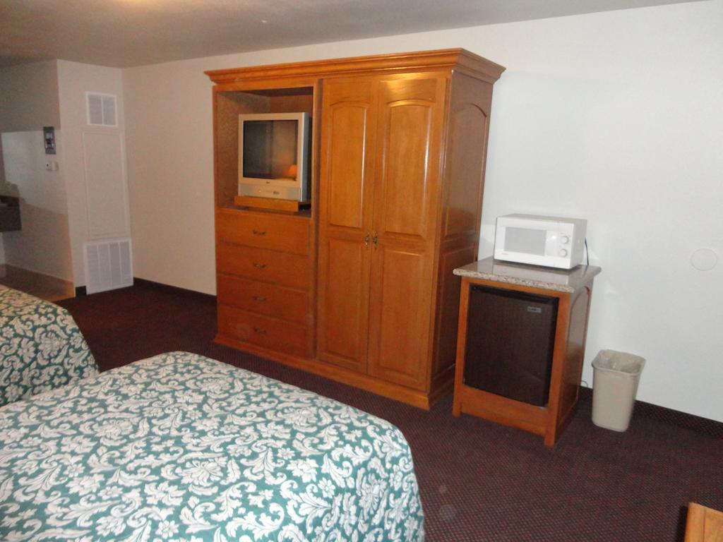 Garden Inn And Suites Silsbee חדר תמונה